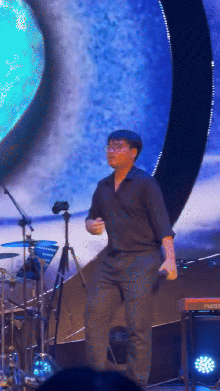 Bi Béo và Bùi Công Nam trên sân khấu