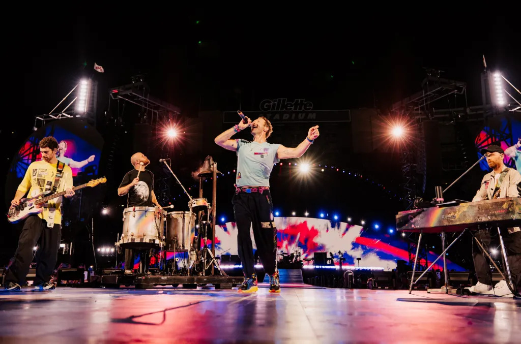 Tại sao giới thượng lưu lại say mê concert của ban nhạc Coldplay?- Ảnh 1.