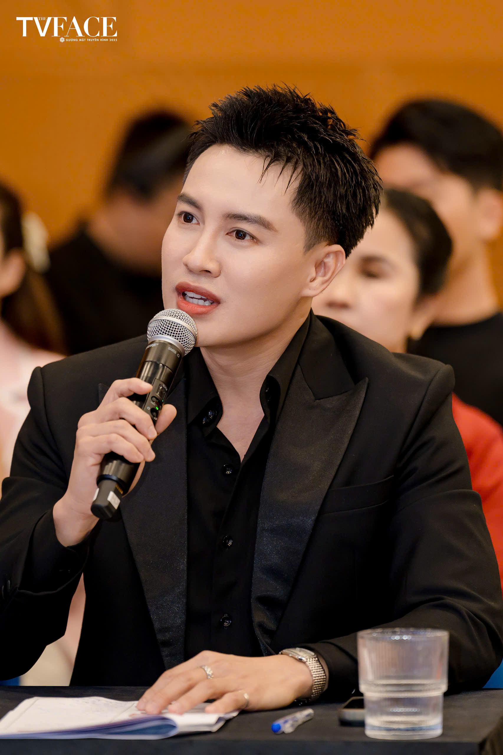 Ý kiến trái chiều về MC tại Miss Grand Vietnam: Phản hồi từ nhà sản xuất - Ảnh 2.