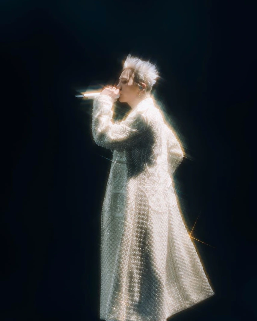 G-Dragon tái xuất ấn tượng