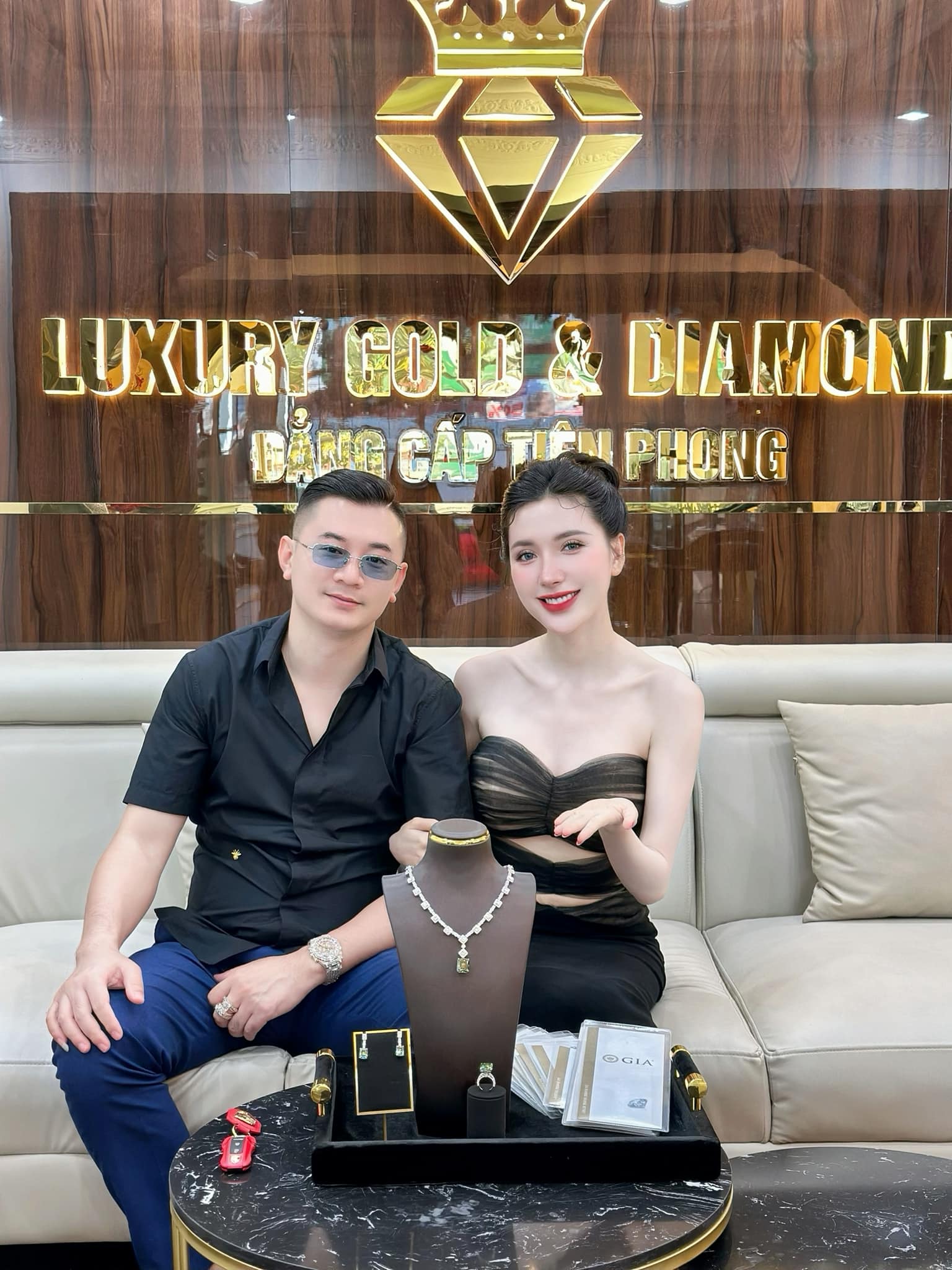 Ngân Collagen và những bí ẩn xung quanh thương hiệu trang sức tại Cần Thơ - Ảnh 1.