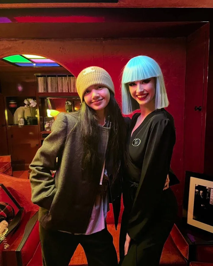 Khám Phá Hậu Trường Buổi Biểu Diễn Tại Crazy Horse Của Lisa (BLACKPINK) - Ảnh 3.