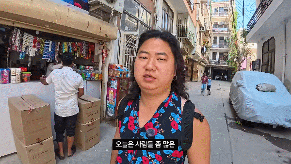 Nam du khách Hàn Quốc hóa trang thành phụ nữ trong chuyến du lịch Ấn Độ, thu hút 1 triệu lượt xem - Ảnh 1.
