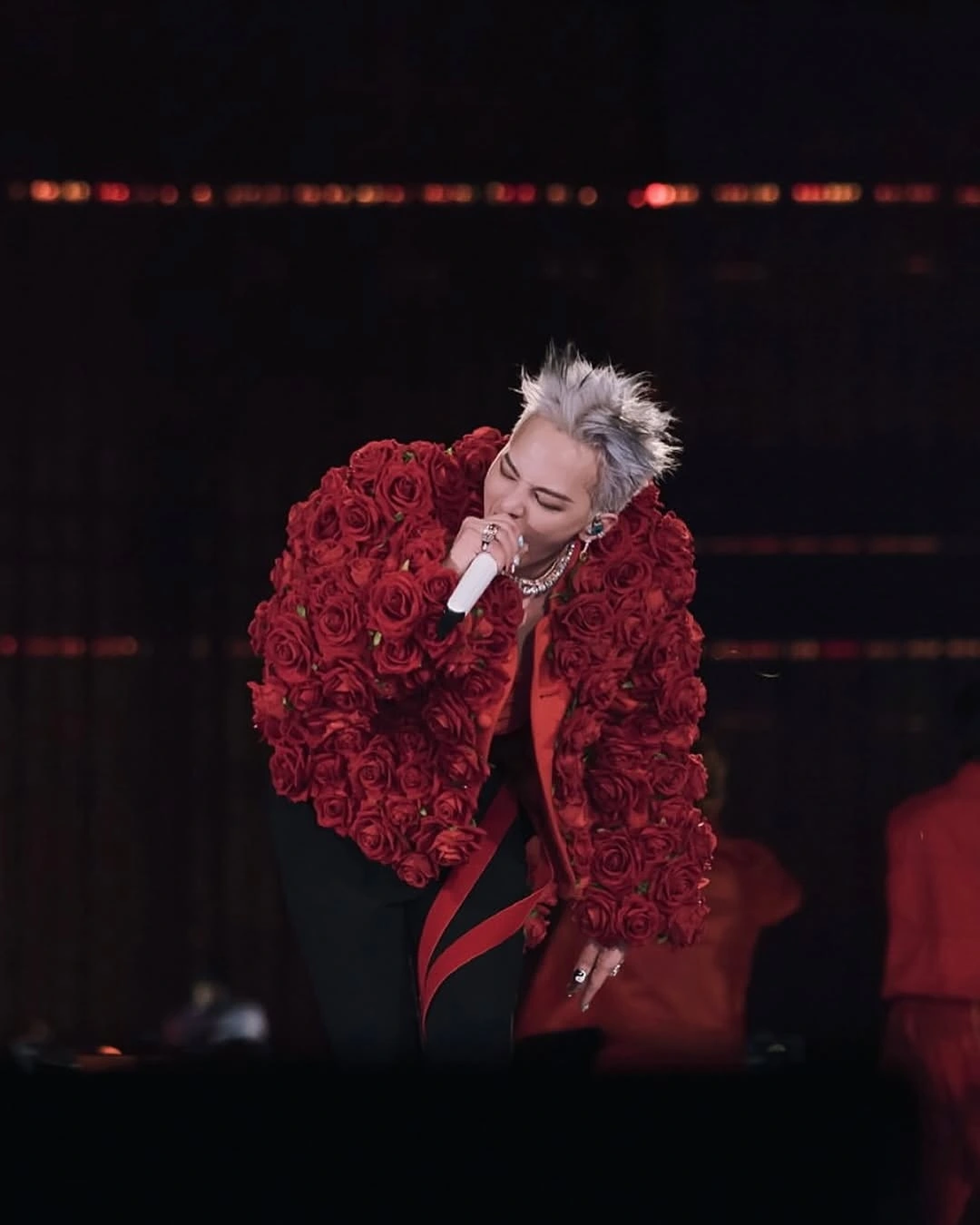 G-Dragon biểu diễn ấn tượng