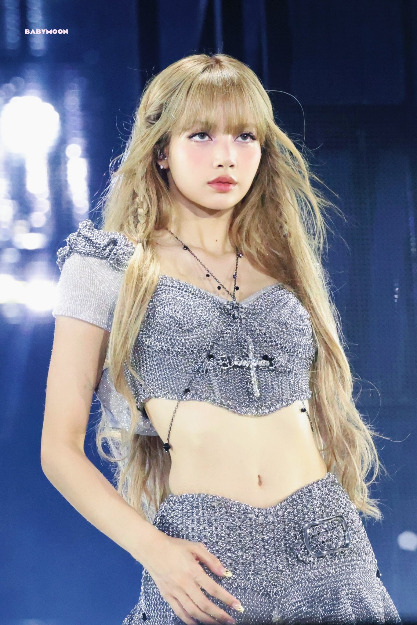 Khám Phá Hậu Trường Buổi Biểu Diễn Tại Crazy Horse Của Lisa (BLACKPINK) - Ảnh 8.
