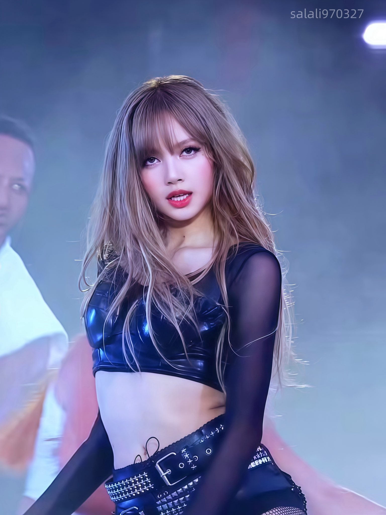 Mingyu có phản ứng lạ trước màn trình diễn của Lisa- Ảnh 4.