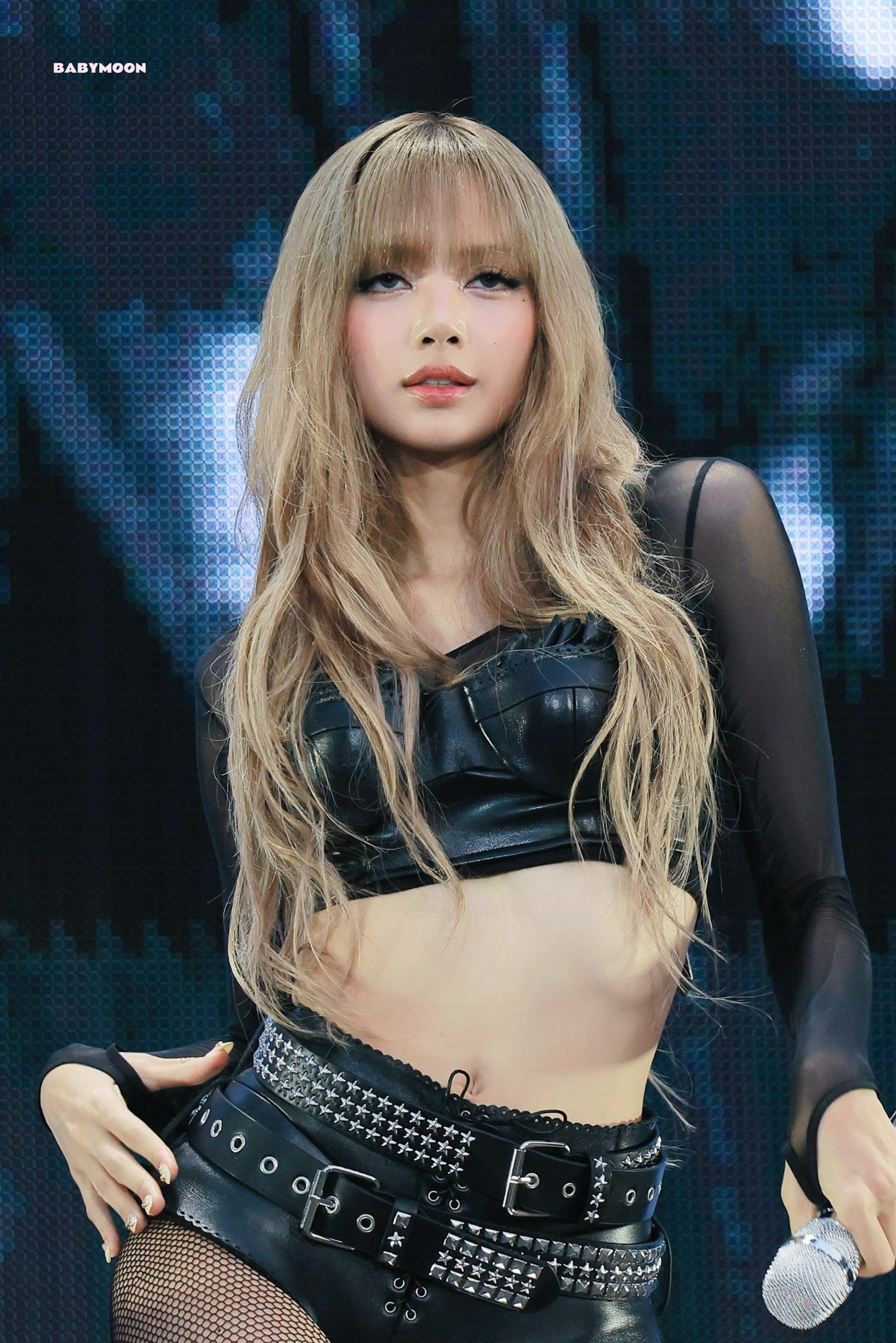 Mingyu có phản ứng lạ trước màn trình diễn của Lisa- Ảnh 2.