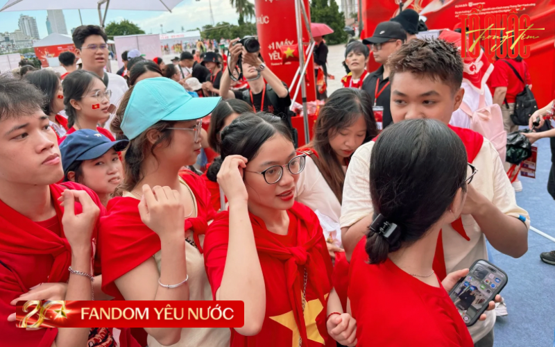 Concert Quốc Gia trước giờ G: Trời mưa tầm tã không ngăn được fandom yêu nước lên đồ chơi tới bến- Ảnh 6.
