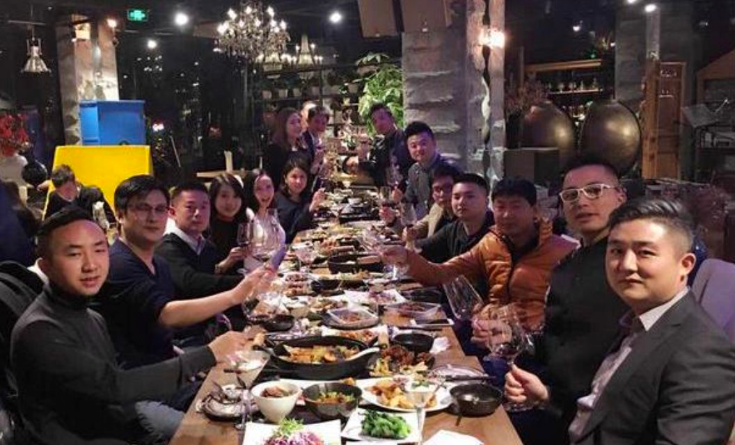 Bị yêu cầu nộp thêm 700k cho bữa tiệc họp lớp, tôi chỉ đáp lại một câu rồi rời khỏi nhóm chat - Ảnh 1.
