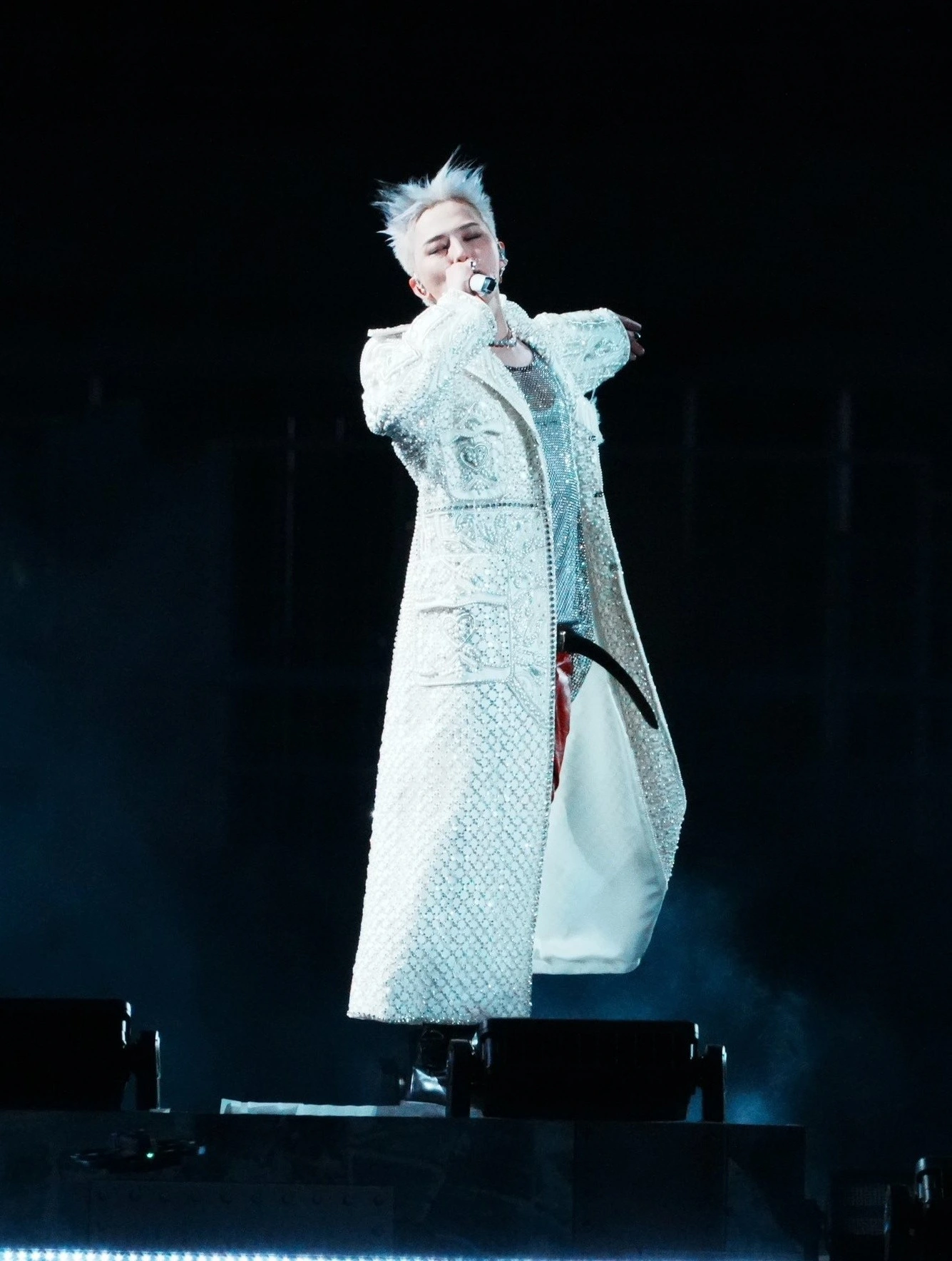 G-Dragon trong trang phục thời trang