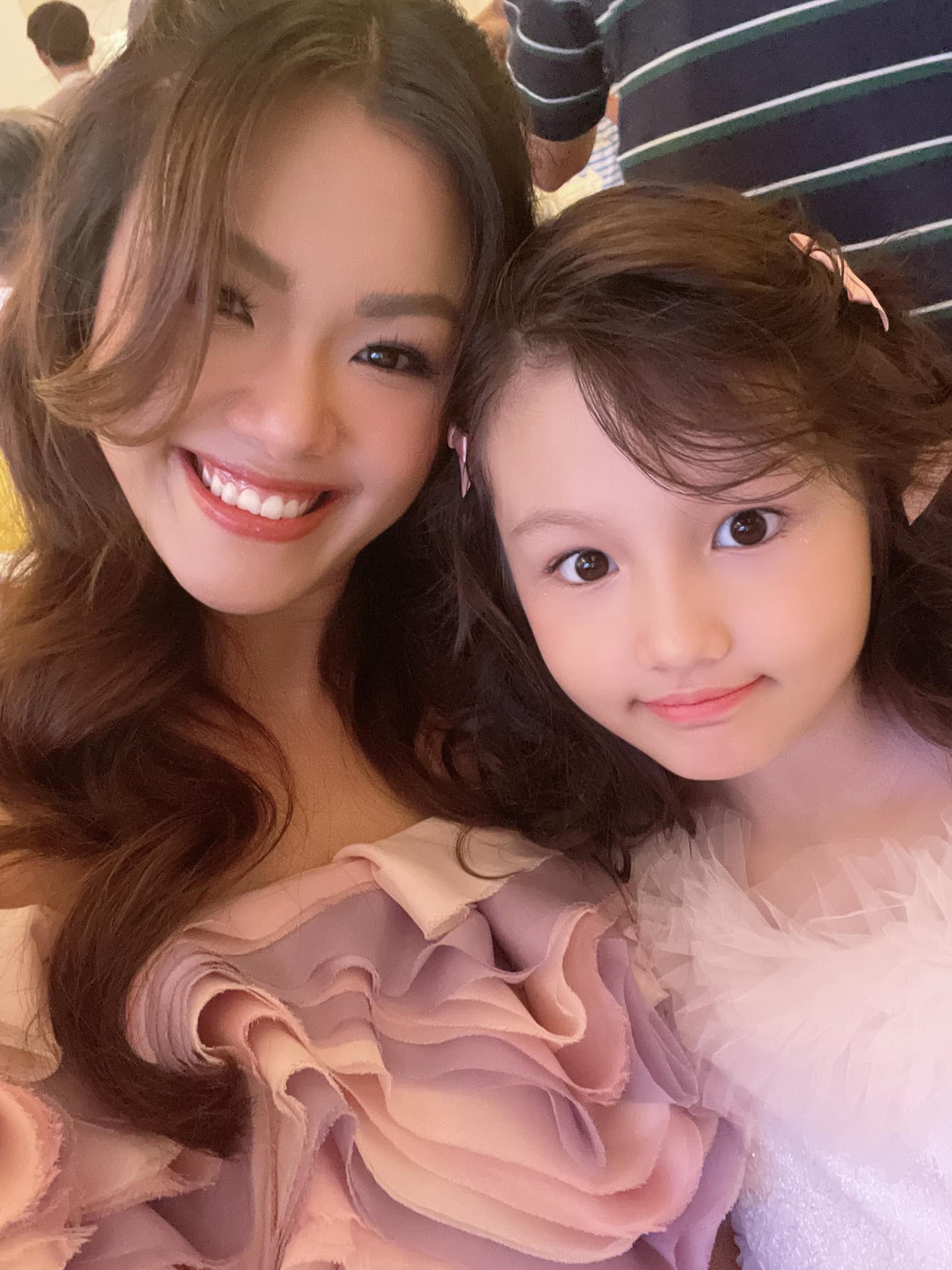 Con gái 9 tuổi lai Tây của ca sĩ Phương Vy Idol gây sốt với vẻ đẹp thần thái - Ảnh 6.