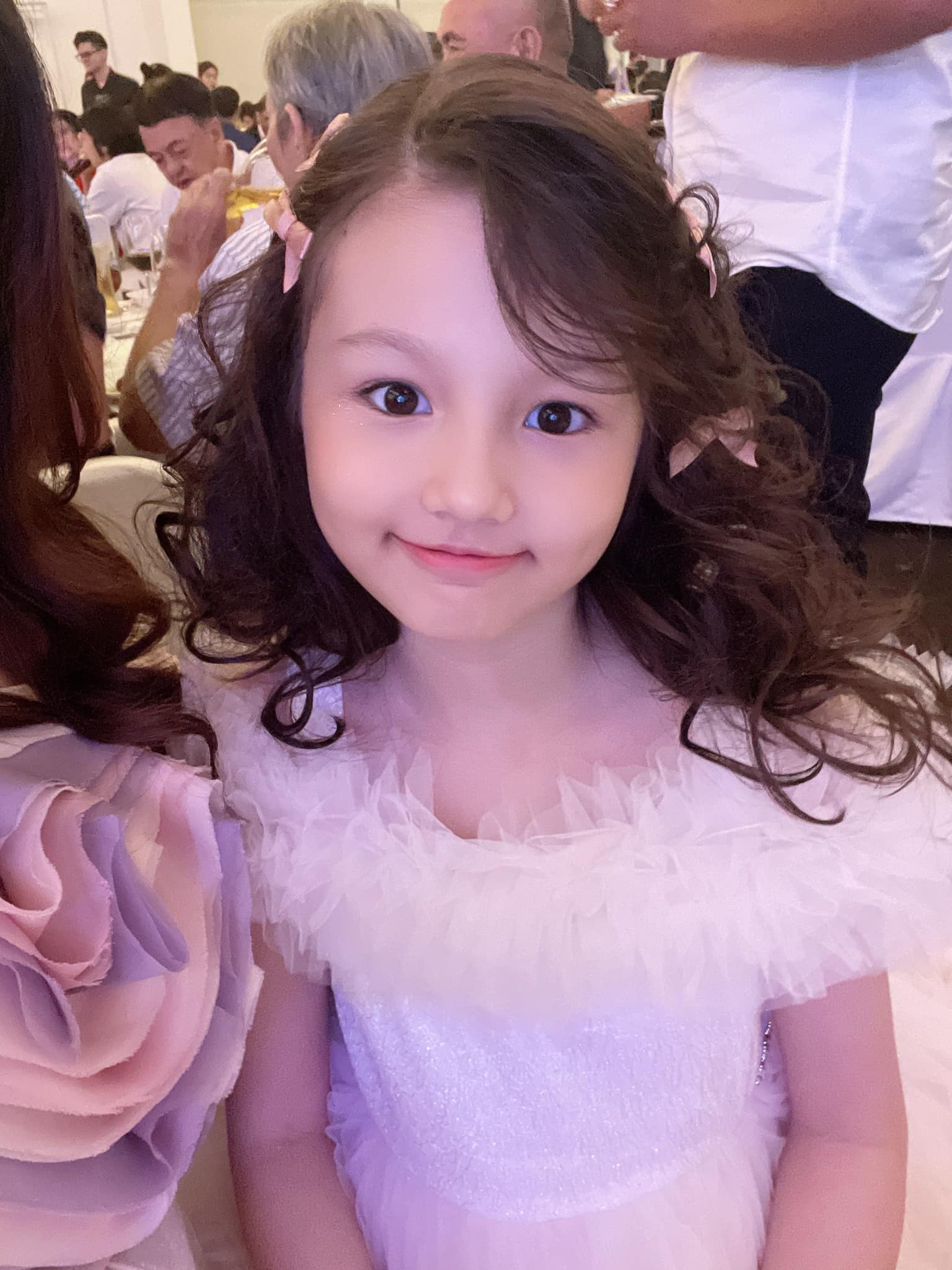 Con gái 9 tuổi lai Tây của ca sĩ Phương Vy Idol gây sốt với vẻ đẹp thần thái - Ảnh 5.