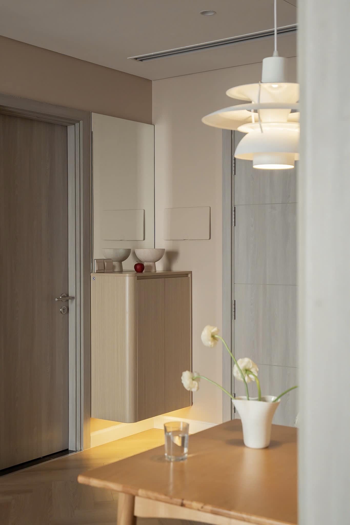 Căn hộ tối giản mang lại sự bình yên giữa lòng Hà Nội của đôi vợ chồng trung niên - Ảnh 6.