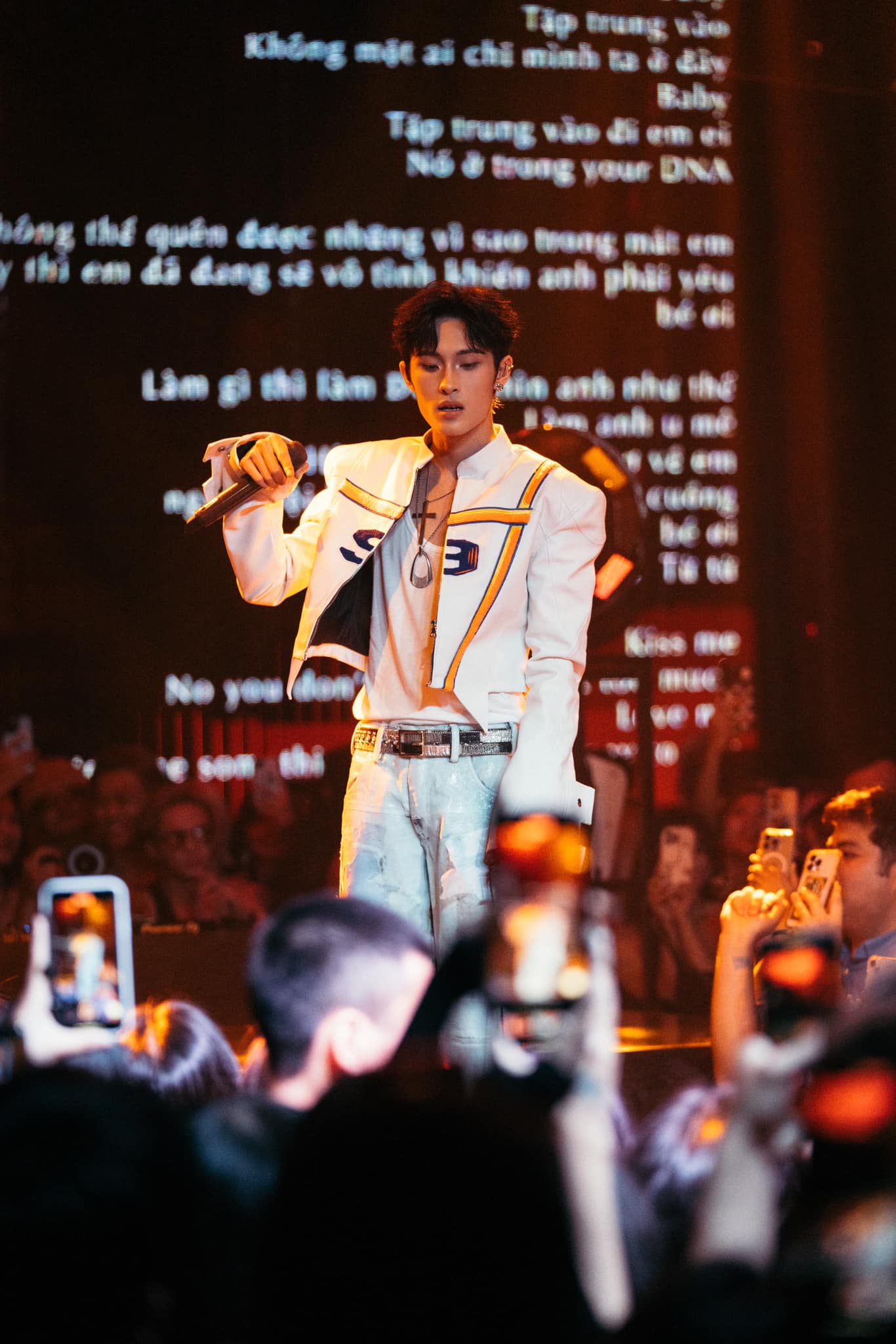 Wren Evans: Sự nghiệp rực rỡ và cú ngã đau vì tình yêu - Ảnh 2.