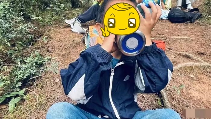 Cậu bé 7 tuổi mất tích trong chuyến leo núi tại trại hè, cộng đồng cầu nguyện cho phép màu - Ảnh 2.