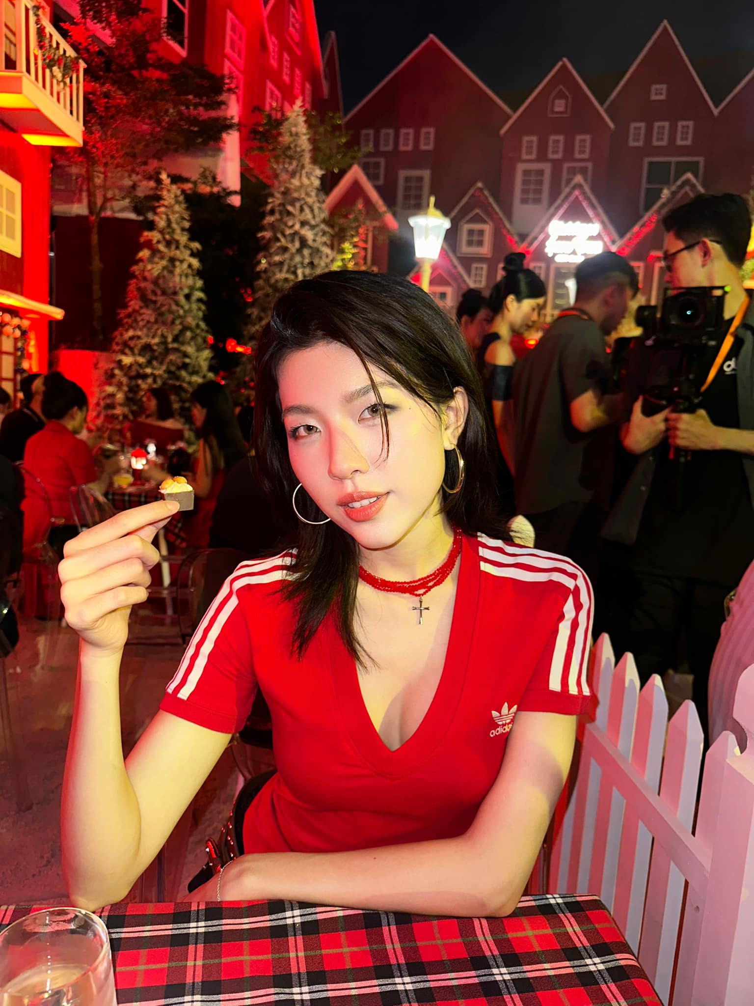 Trấn Thành Gây Chấn Động Với Phản Ứng Nhạy Cảm Trong Chương Trình Em Xinh - Ảnh 4.
