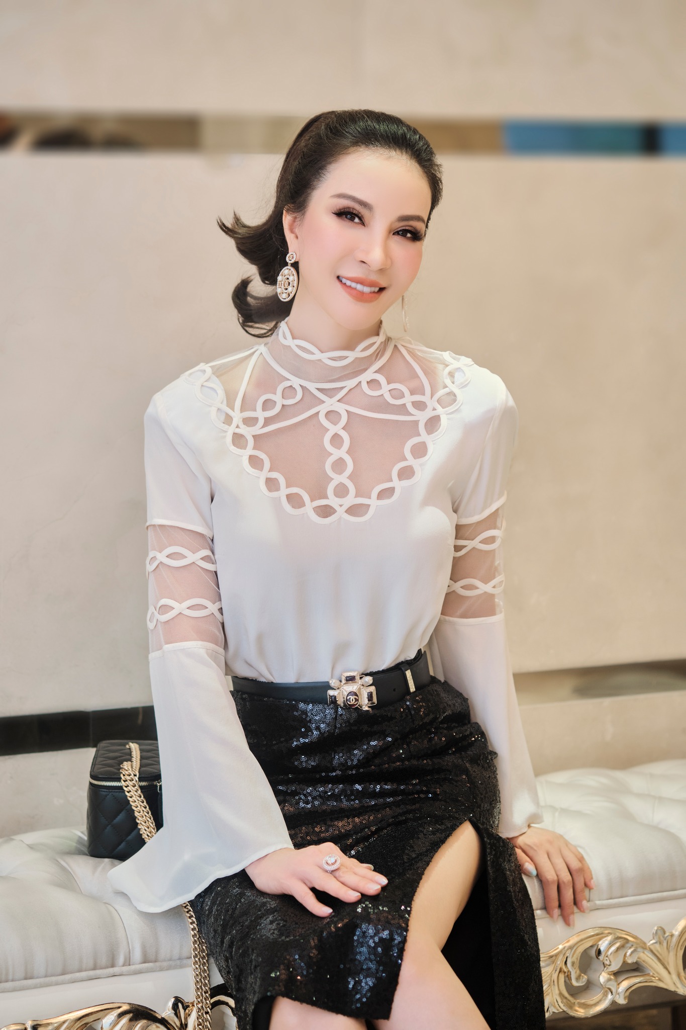 Nữ nghệ sĩ sống một mình trong biệt thự mặt tiền, rộng 800m2 ở Quận 9, 52 tuổi vẫn đẹp như 30- Ảnh 7.