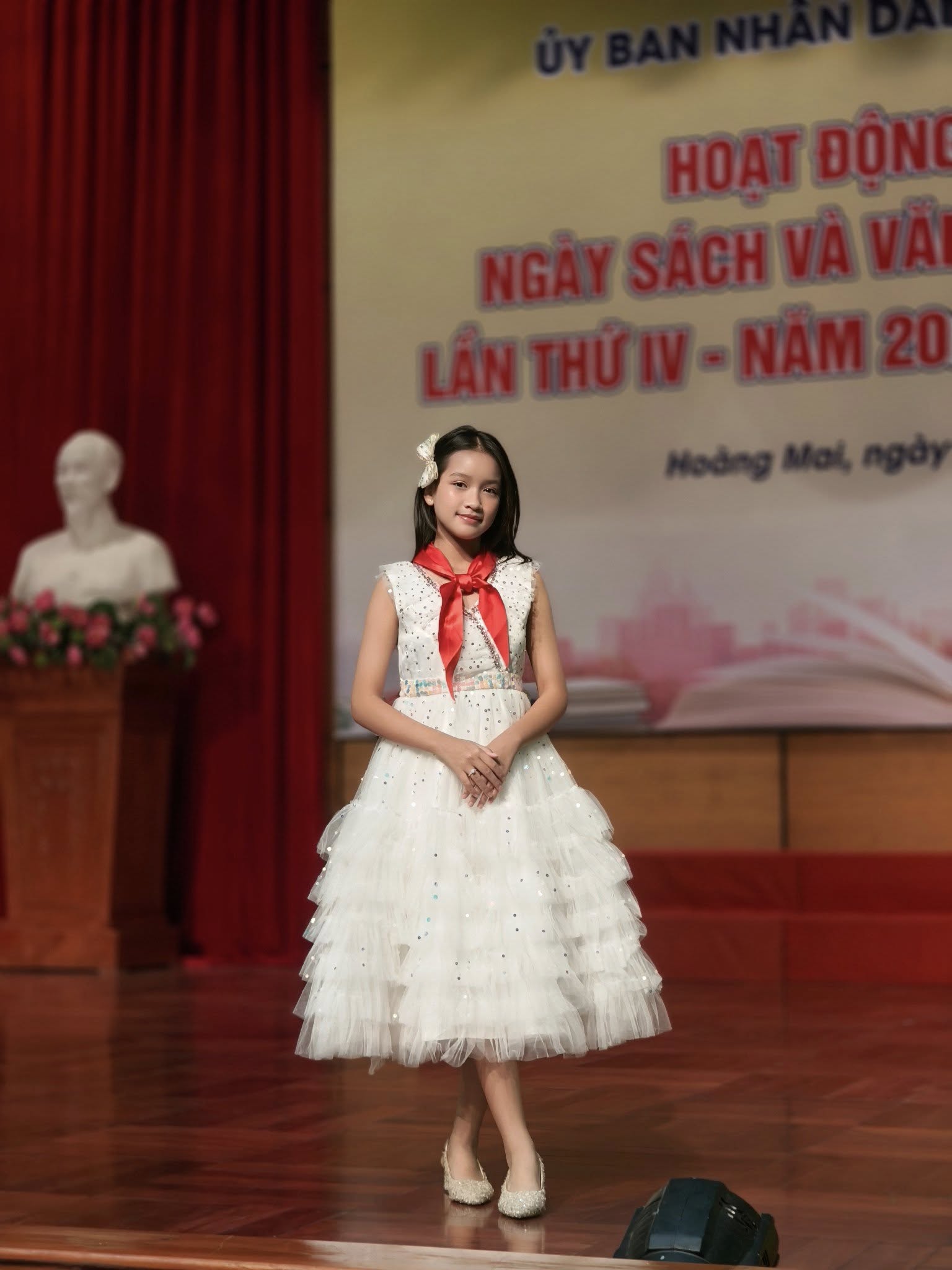 Cô bé Hà Nội 2012 gây sốt với giọng hát tại concert Quốc gia - Ảnh 10.