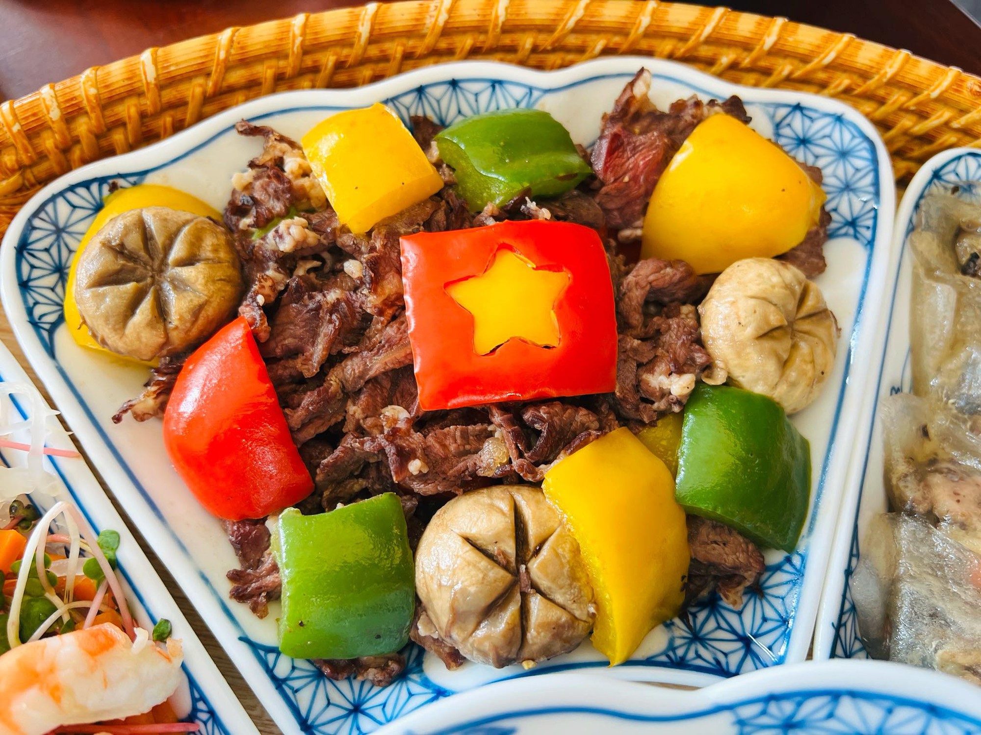 Chiêm ngưỡng mâm cơm 