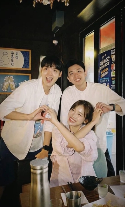 Mối quan hệ giữa ba người