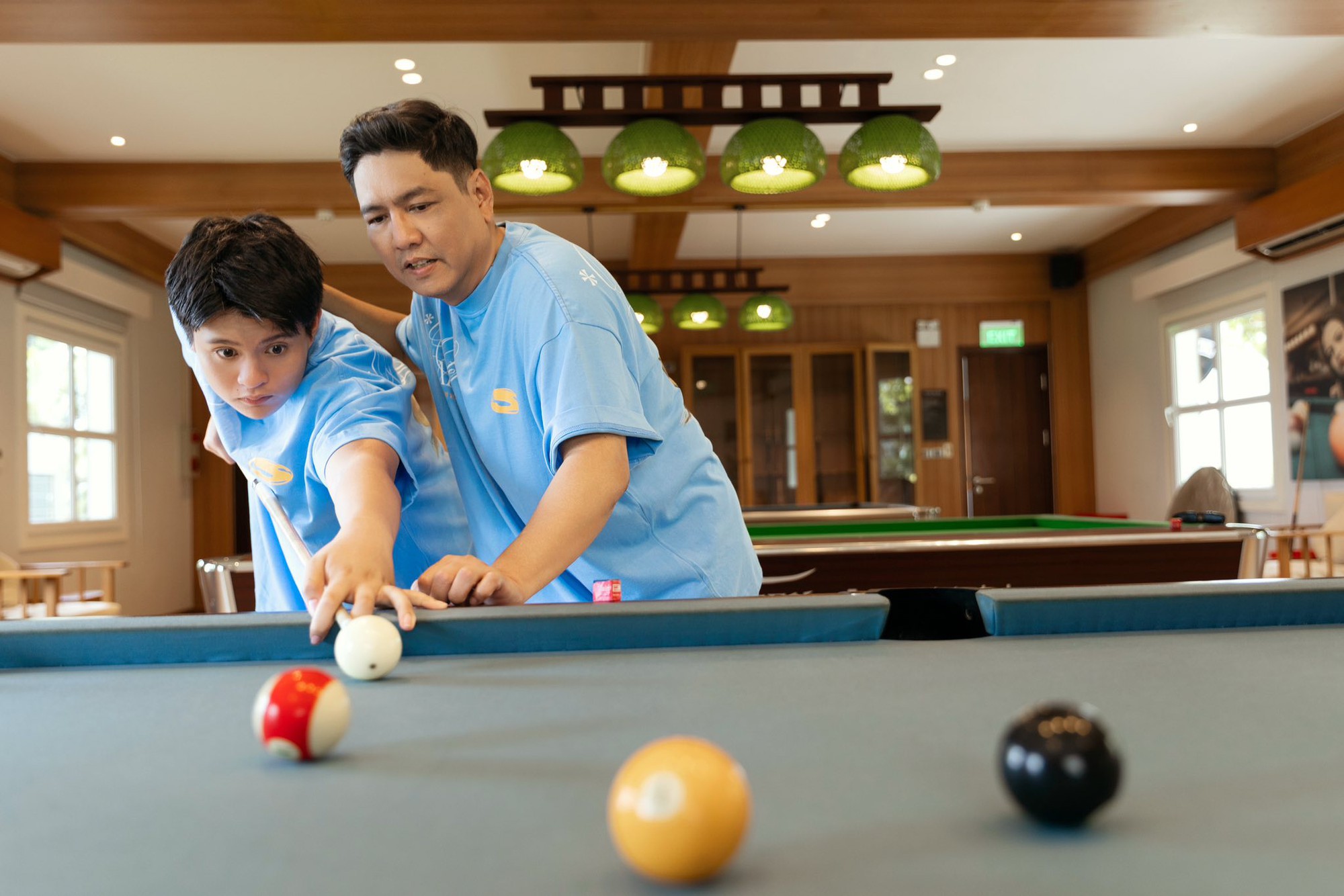 Cậu cả nhà nghệ sĩ nổi tiếng: 16 tuổi đã gây ấn tượng với ngoại hình và tài năng vượt trội - Ảnh 8.