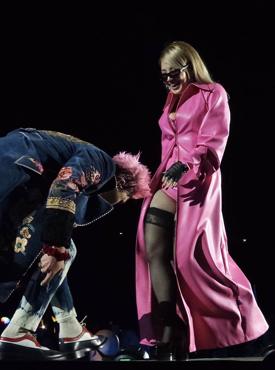 Khoảnh khắc G-Dragon cúi đầu - Ảnh 9.
