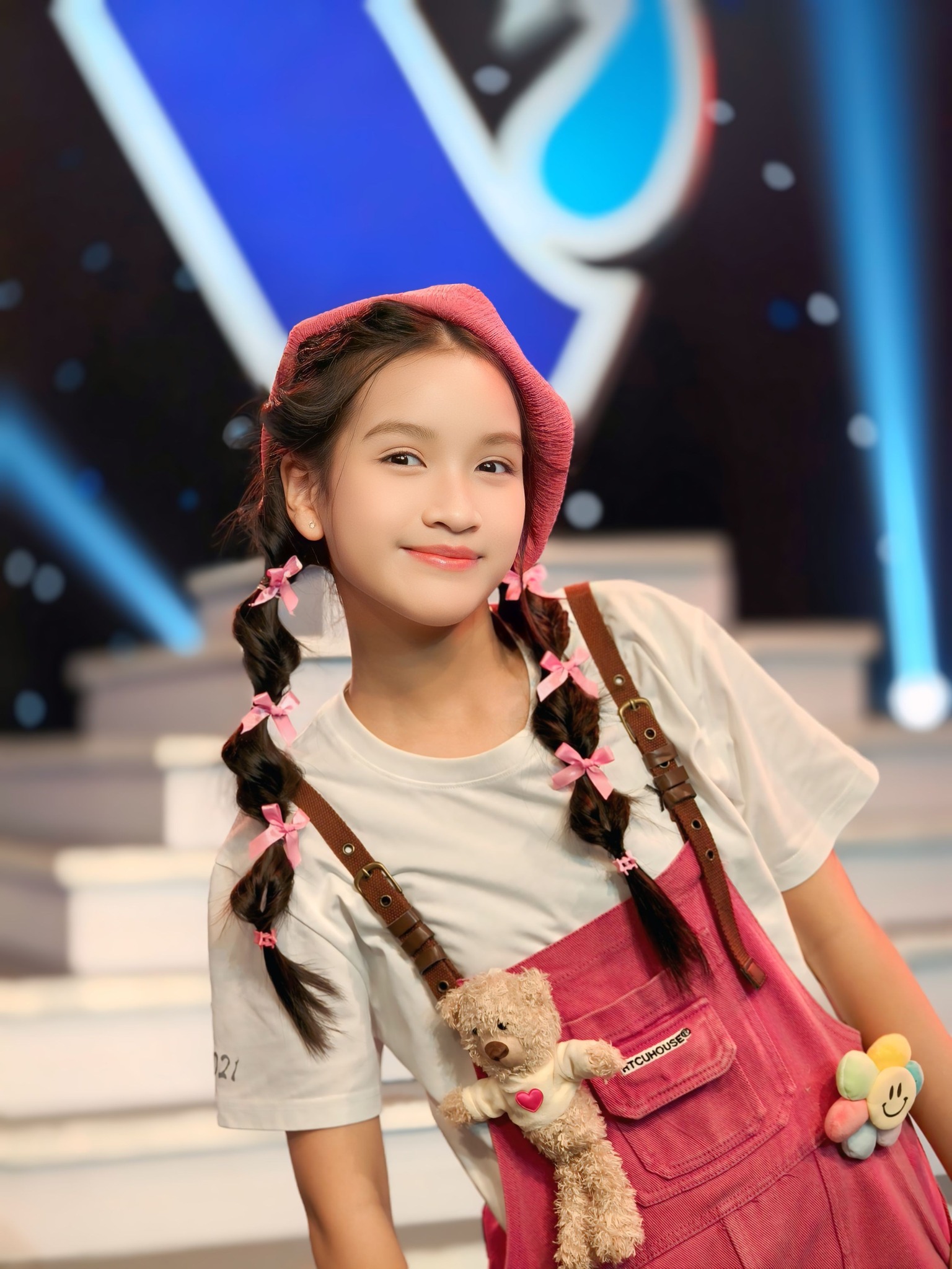 Cô bé Hà Nội 2012 gây sốt với giọng hát tại concert Quốc gia - Ảnh 9.
