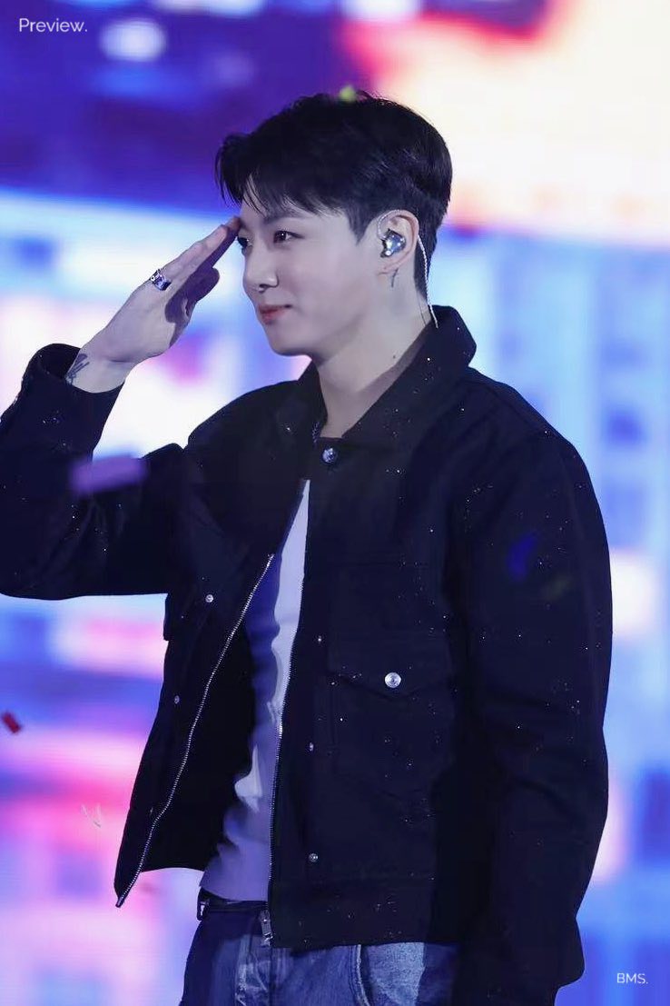 BTS vừa xuất ngũ đã gây bão: “Quét sạch” concert j-hope, em út Jung Kook giật trọn spotlight!- Ảnh 8.