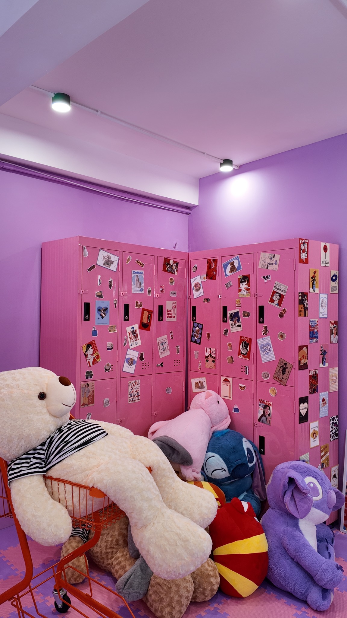 Hình ảnh thân mật của HIEUTHUHAI và Babyboo gây bão đánh giá 1 sao cho chuỗi photobooth nổi tiếng tại TP.HCM
