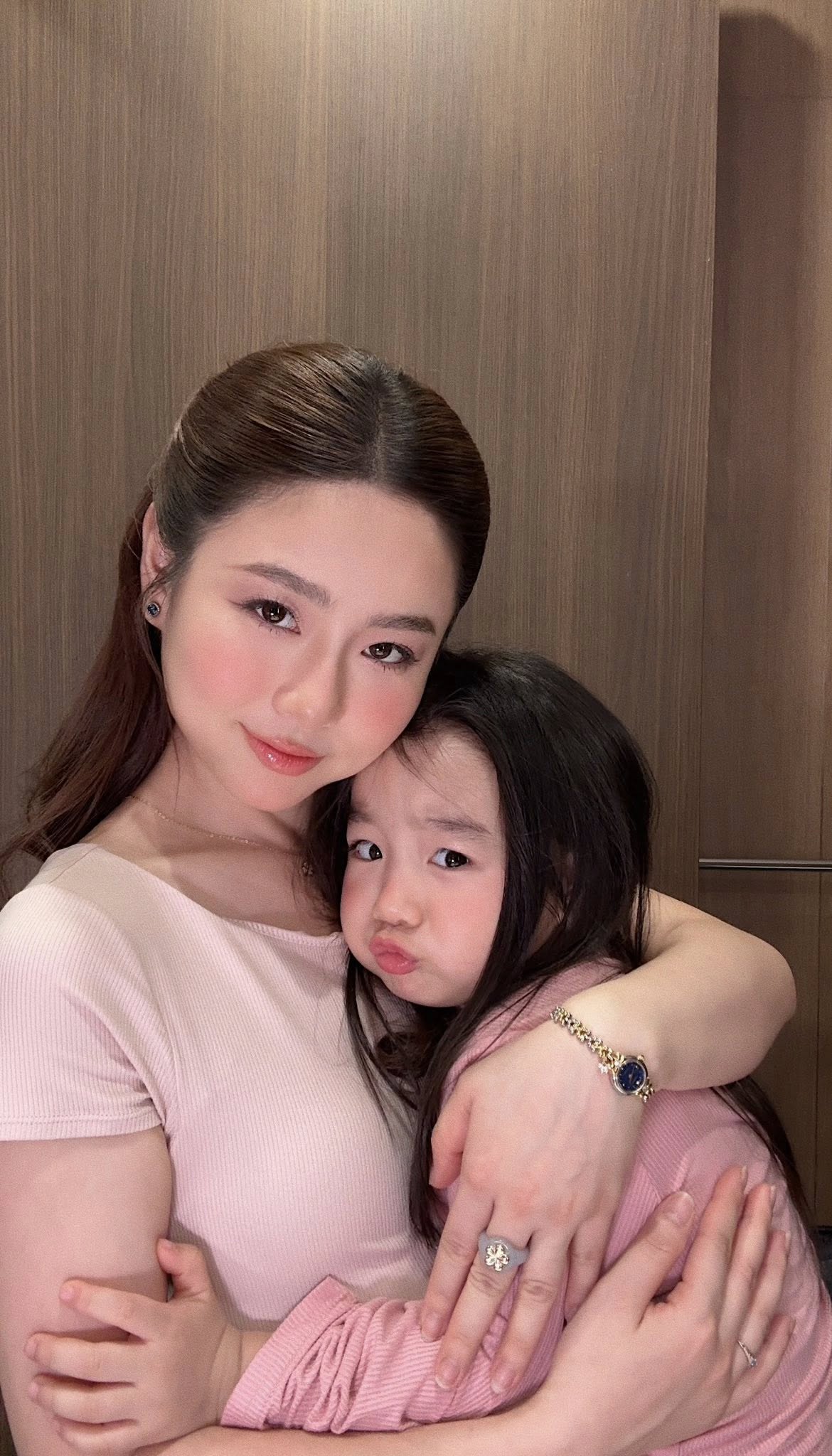 Bé Bún - cô công chúa nhỏ xinh đẹp và nghịch ngợm - Ảnh 1.