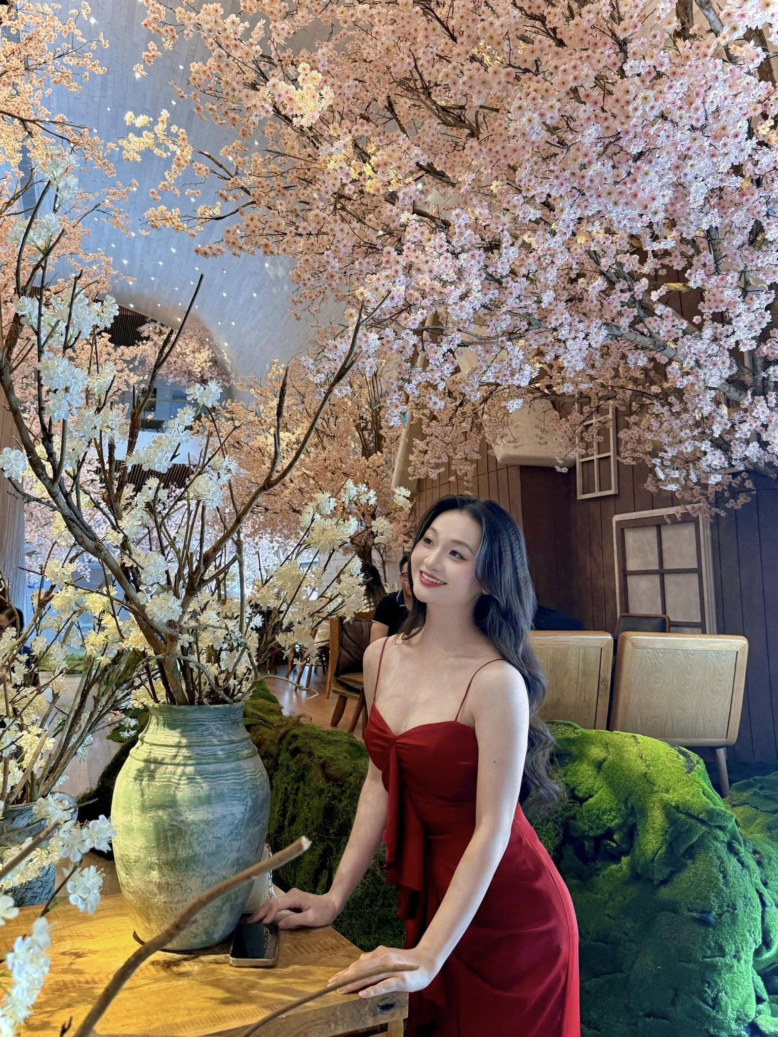 Nữ Đại úy xuất sắc đánh bại nhóm “quái xế” tại Hồ Gươm: Tài năng võ thuật và hình ảnh đời thường gây ấn tượng - Ảnh 12.