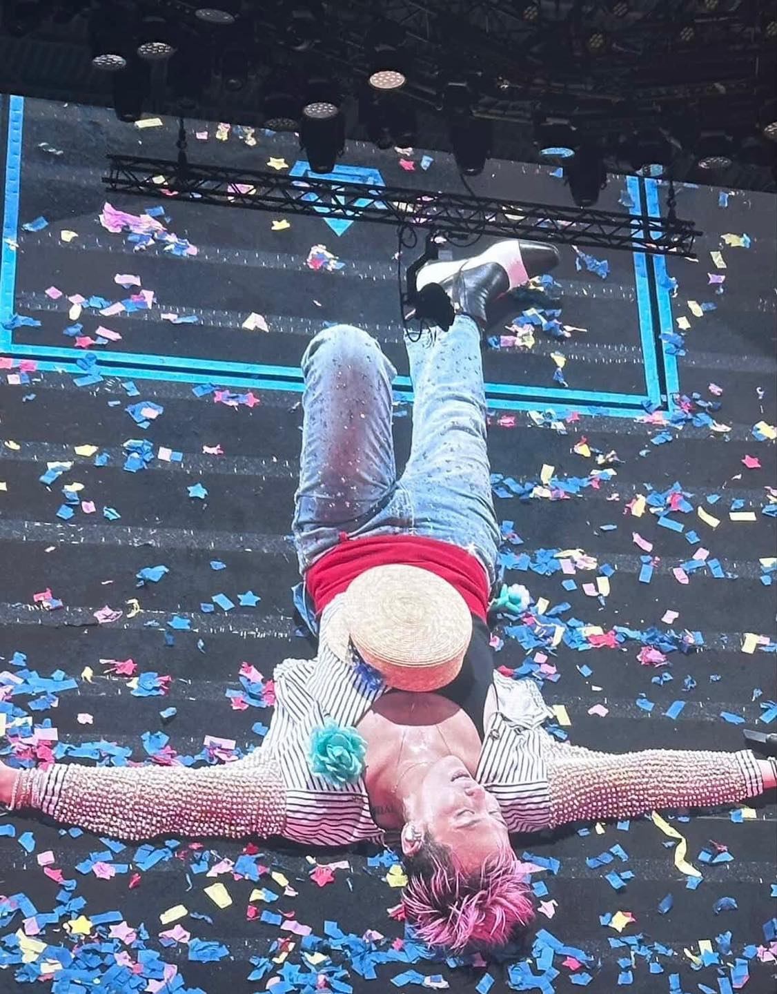 G-Dragon biểu diễn tại lễ hội nhạc nước.