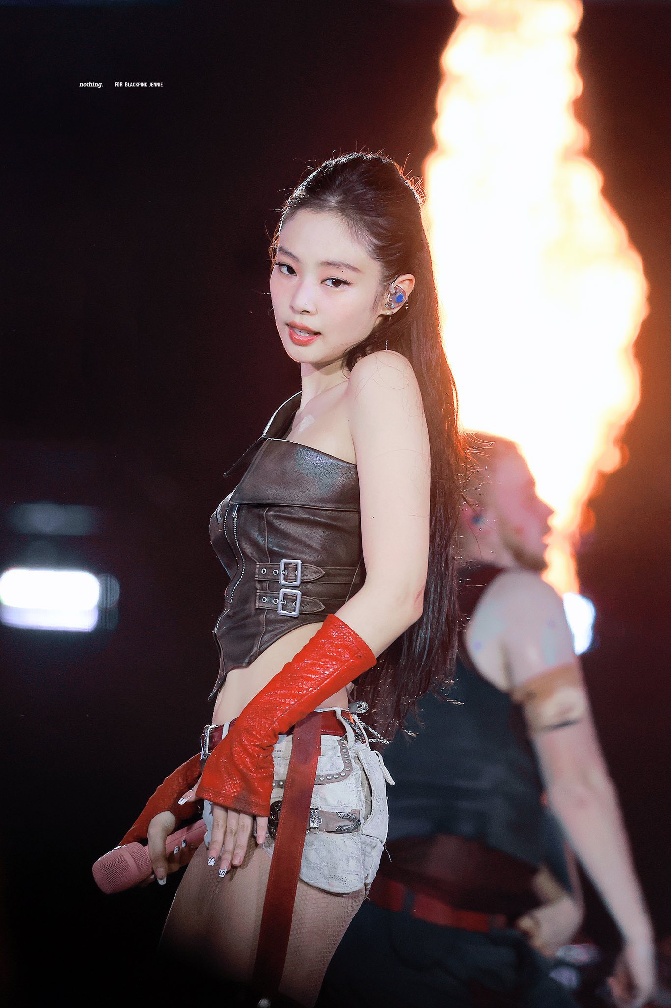 Sự cố trang phục của Jennie gây tranh cãi trong concert - Ảnh 6.