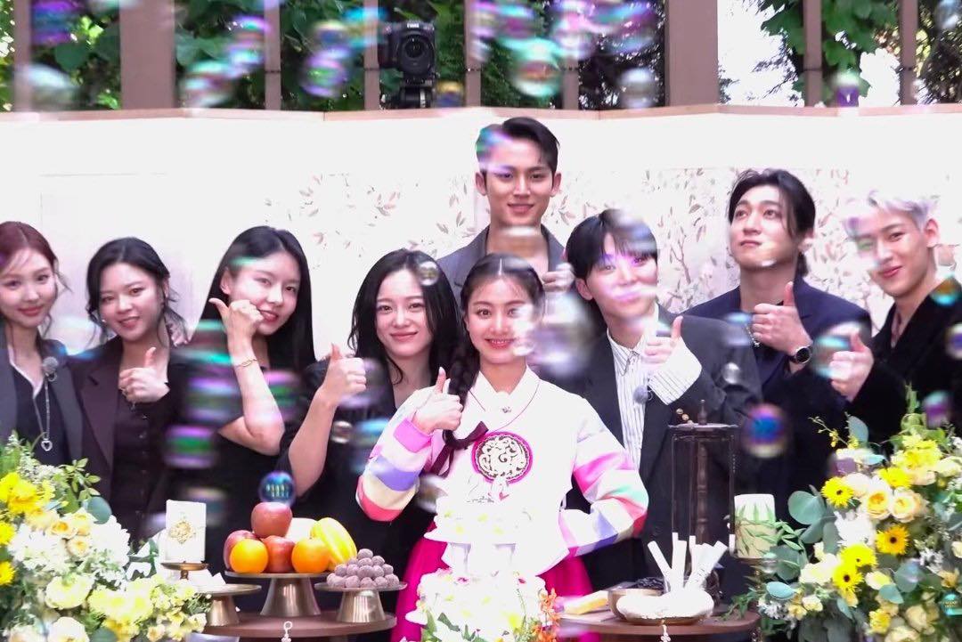 Jihyo bên bạn bè - Ảnh 2.