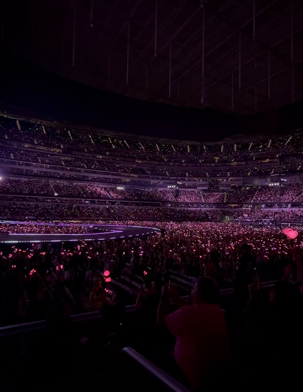 Concert BLACKPINK tại Mỹ gây thất vọng, Lisa gặp sự cố nguy hiểm - Ảnh 5.