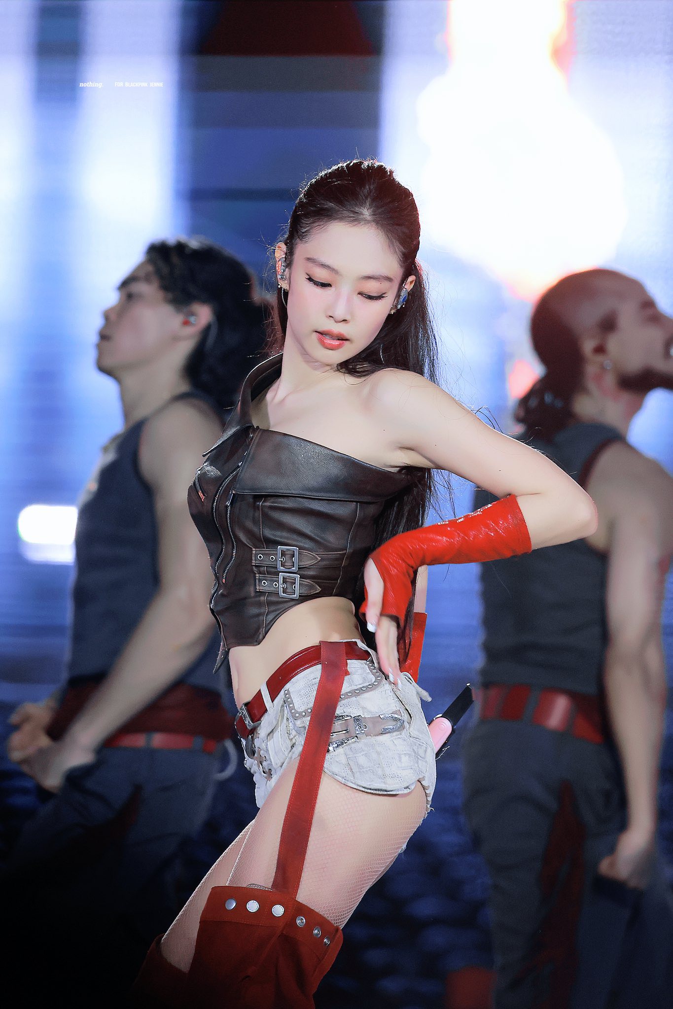 Sự cố trang phục của Jennie gây tranh cãi trong concert - Ảnh 1.