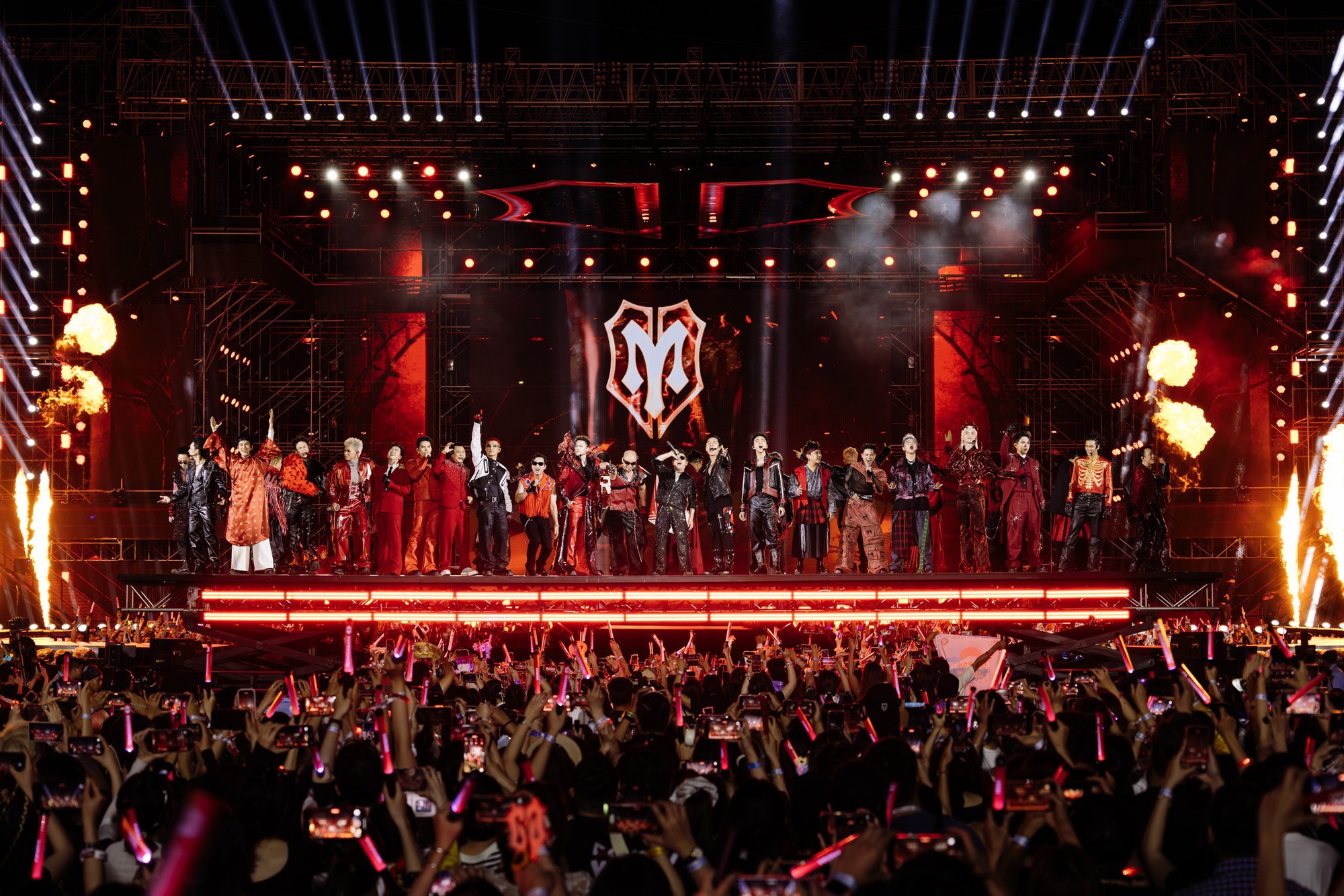 Người hâm mộ mệt mỏi, vé concert của thần tượng khó bán hết - Ảnh 3.
