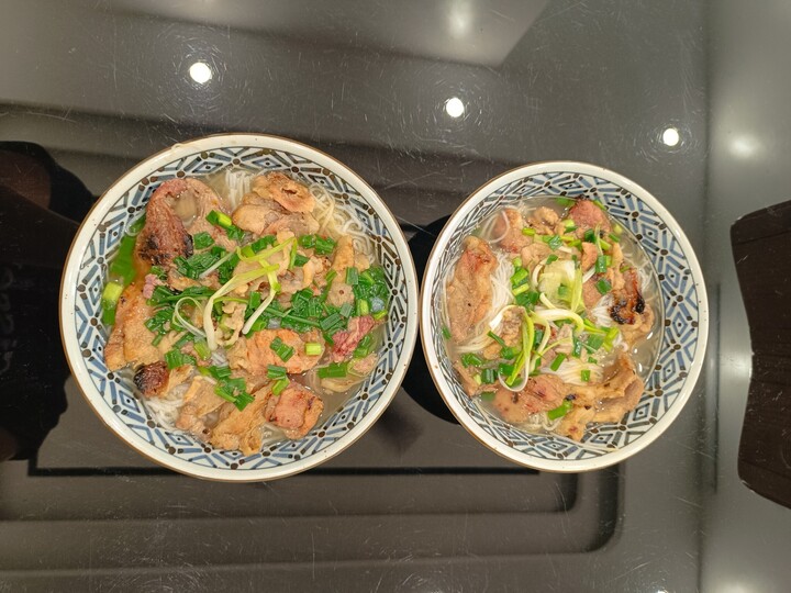 Đổi gió với món bún chả nhà làm.