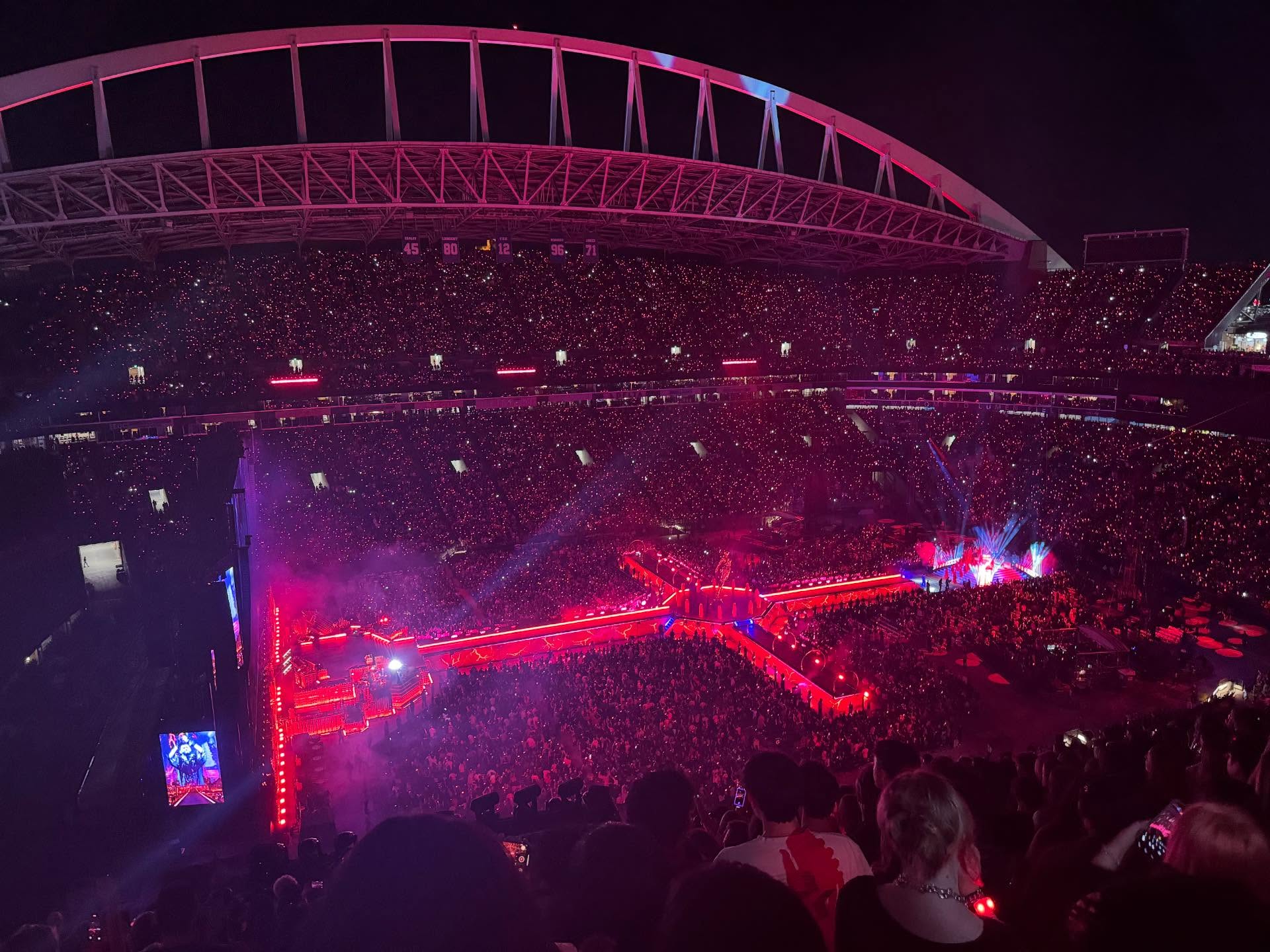 Người yêu cũ Selena Gomez biến concert thành 'đại lễ hiến tế', vé lên tới 100 triệu khán giả vẫn tranh nhau- Ảnh 9.