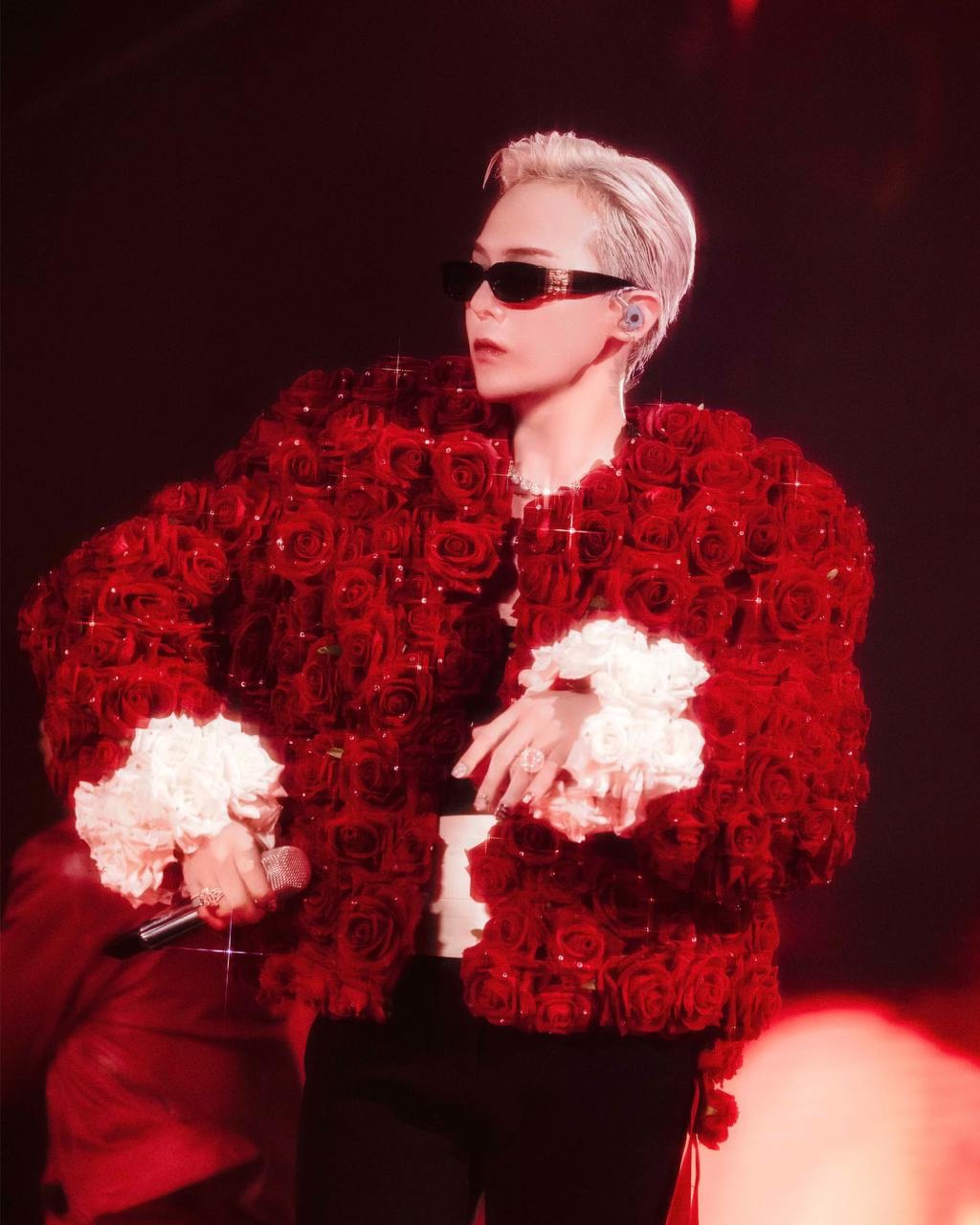 Sự cố gây tranh cãi tại concert của G-Dragon khiến fan phẫn nộ - Ảnh 6.