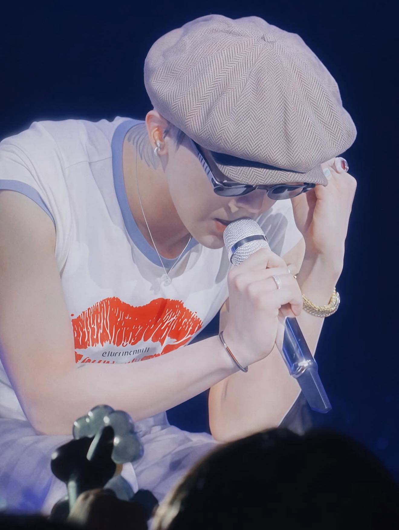Sự cố gây tranh cãi tại concert của G-Dragon khiến fan phẫn nộ - Ảnh 4.