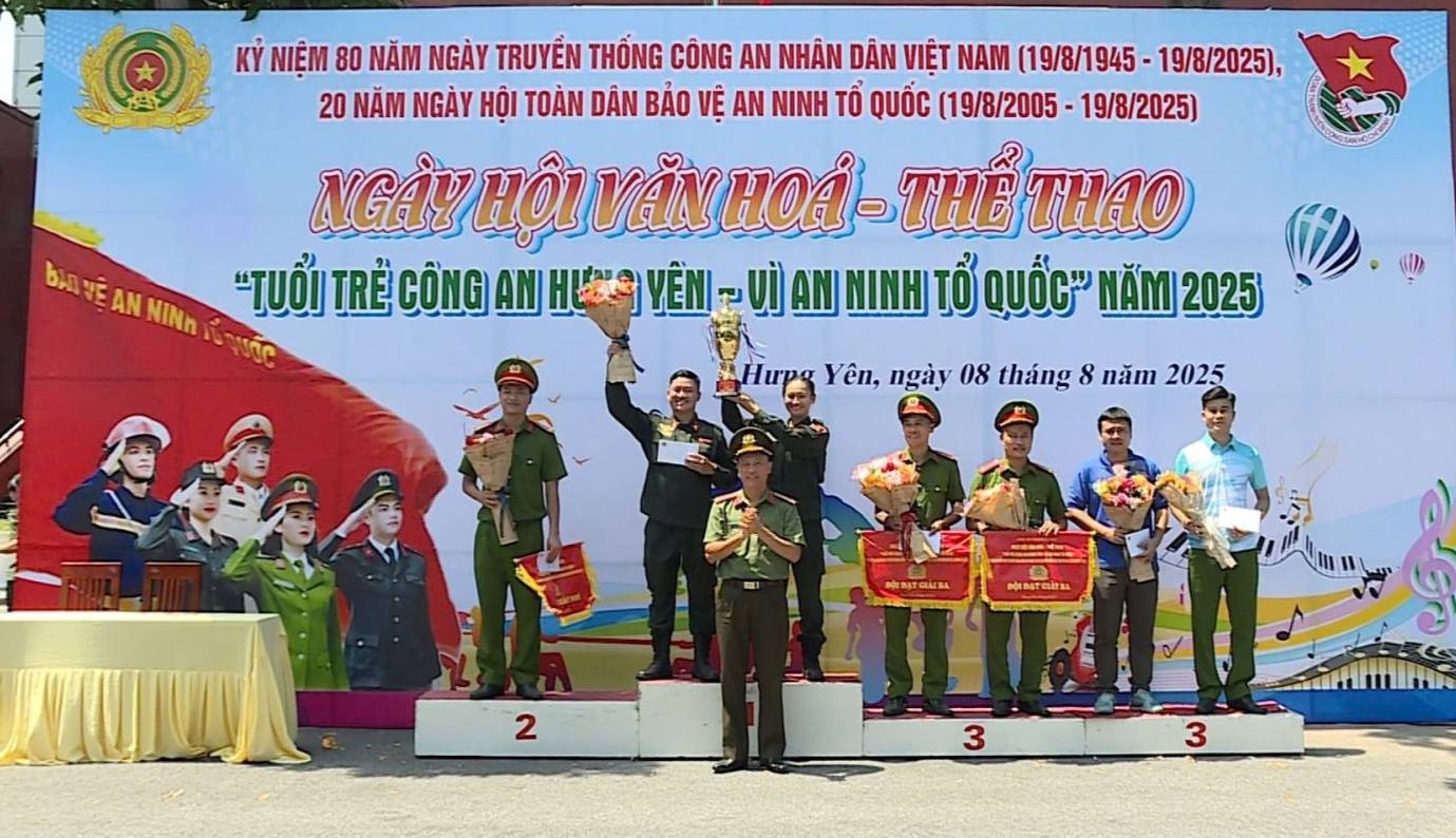 Nữ Đại úy xuất sắc đánh bại nhóm “quái xế” tại Hồ Gươm: Tài năng võ thuật và hình ảnh đời thường gây ấn tượng - Ảnh 8.