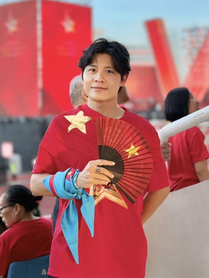 Tùng Dương Gây Chấn Động Với Bản Hòa Ca 'Viết Tiếp Câu Chuyện Hòa Bình' Tại Concert Quốc Gia - Ảnh 1.