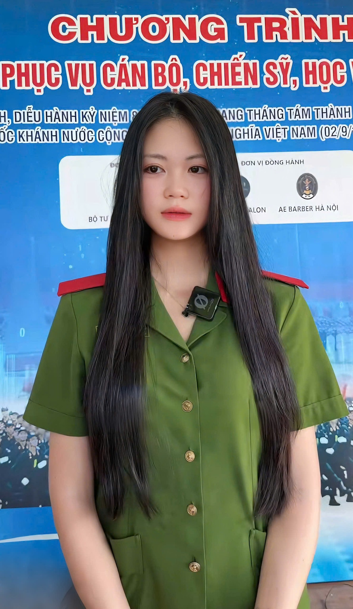 Nữ chiến sĩ Cảnh sát đặc nhiệm gây sốt với hành động hiến tóc đầy ý nghĩa - Ảnh 1.