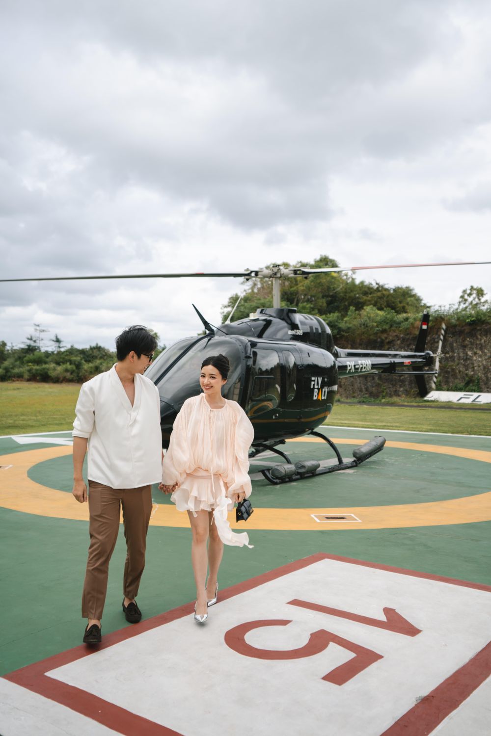 Câu chuyện cầu hôn lãng mạn trên trực thăng ở Bali: Tình yêu vượt qua mọi khoảng cách - Ảnh 2.
