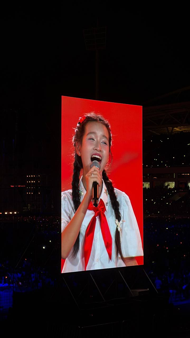 Cô bé Hà Nội 2012 gây sốt với giọng hát tại concert Quốc gia - Ảnh 2.
