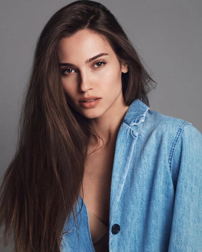 Vẻ cuốn hút của Hoa hậu Hoàn vũ Nga Kseniya Alexandrova - 9