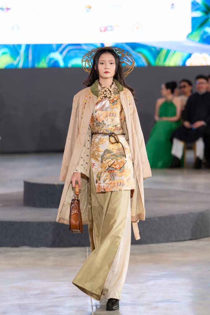 Hoa hậu, á hậu catwalk với áo dài tại Lễ hội di sản áo dài - 17