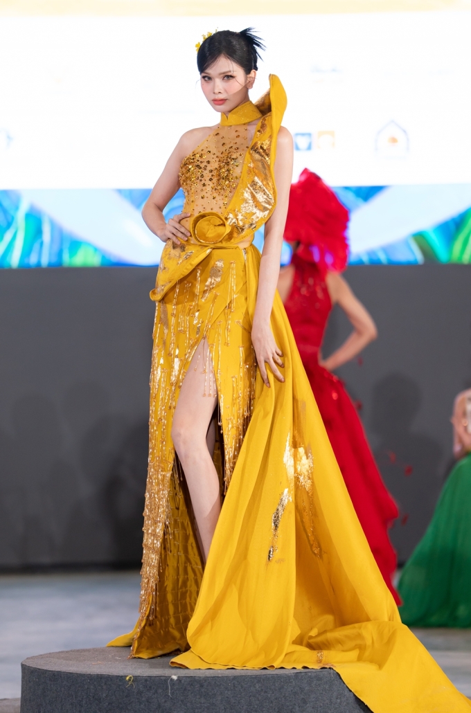 Hoa hậu, á hậu catwalk với áo dài tại Lễ hội di sản áo dài - 21