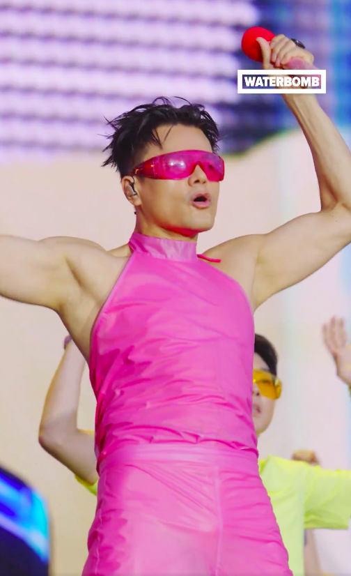 Chủ tịch J.Y.Park tỏa sáng tại lễ hội WATERBOMB, thể hiện giọng hát live đẳng cấp khiến khán giả phát cuồng- Ảnh 4.